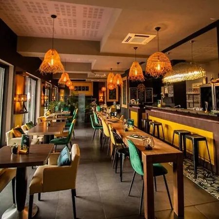Le Safari Restaurant Hotel