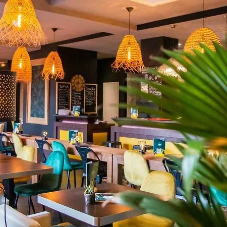 Le Safari Restaurant Hotel